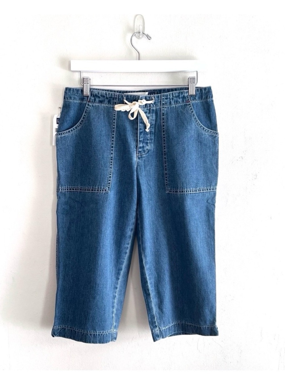 Gap Denim Capris Relaxed Straight Fit in Medium Wash